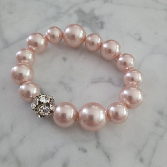 Faux pearl bracelet - Picture 2 of 3